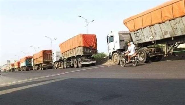 الحوثي يحتجز جميع شاحنات القمح بعد خروجها من ميناء الصليف