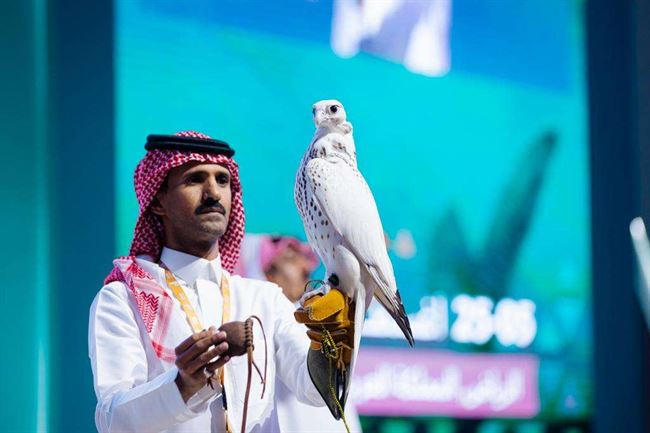 صقر أمريكي يحصد لقب الأغلى في المزاد الدولي بالسعودية.. تعرف على قيمته