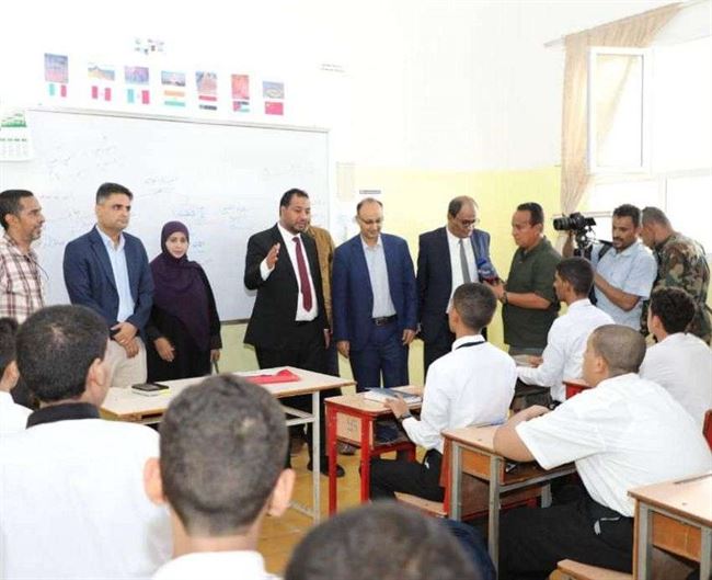 العكبري يدشن عام عدن الدراسي الجديد