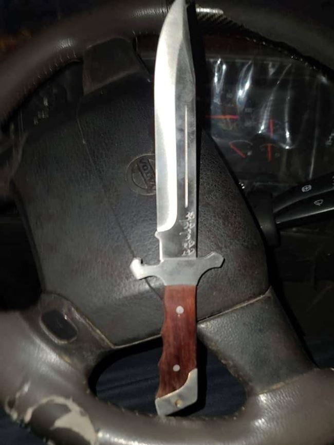 سائق ينجو من قطاع طرق ويسلب سلاح أحدهم في المهرة.. وتعرض سائقين آخرين للسرقة