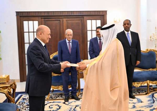سفير دولة خليجية يسلم أرواق اعتماده رسمياً في عدن