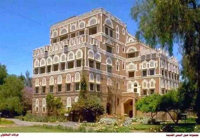 شاهد بالصور.. الحوثي يحول قصر "تأريخي" في صنعاء إلى مقبرة خاصة بالقناديل