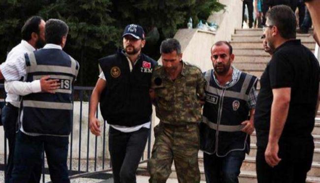 السلطات التركية تعتقل 10 جنود بالجيش بتهمة الانتماء لـ"غولن"