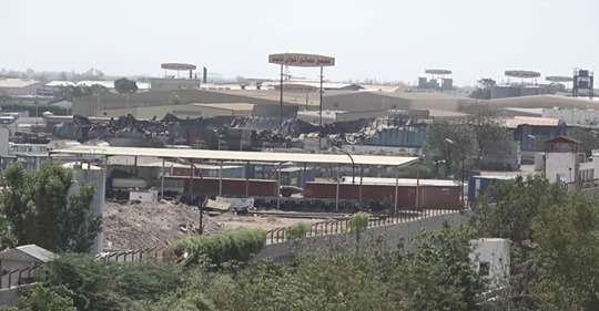 الاعلام العسكري: استهداف حوثي يطال منشأة صناعية في الحديدة