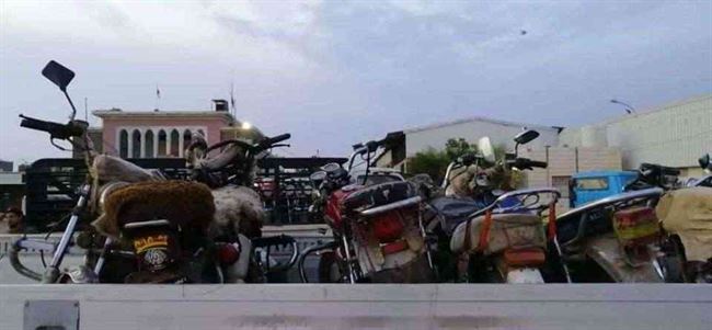 أجهزة أمن عدن تستأنف حملة منع الدراجات النارية (صور)