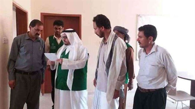 باسليمان يتفقد المدارس التي أنشائها البرنامج السعودي في الغيضة
