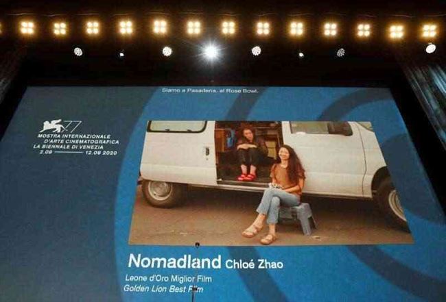 فيلم "نومادلاند" يفوز بجائزة الأسد الذهبي بمهرجان البندقية السينمائي