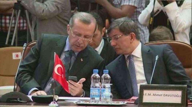 داوود أوغلو يهاجم أردوغان.. تركيا معزولة بأزمة المتوسط