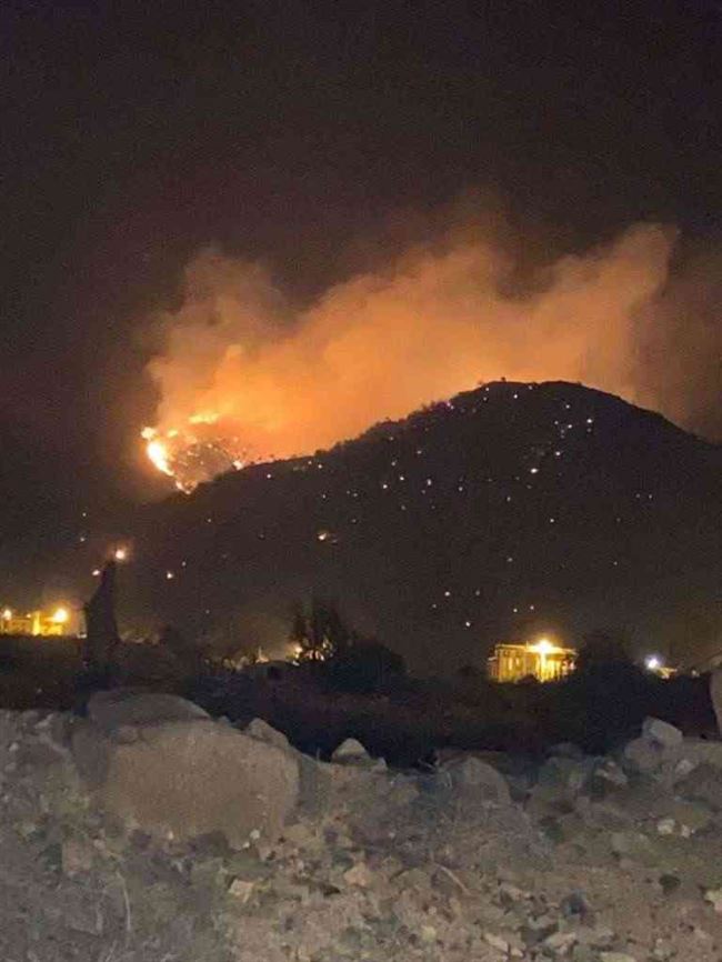 اشتعال حرائق واسعة في جبل عمد بالطائف السعودية.. صور