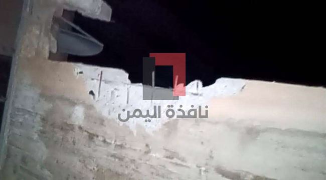 بالفيديو .. قصف حوثي هيستري يستهدف الأحياء السكنية في مدينة حيس بالحديدة