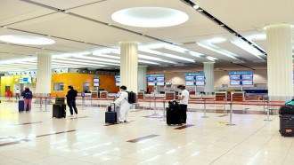 الإمارات تستأنف إصدار التأشيرات