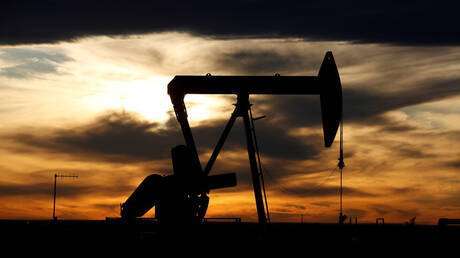 أسعار النفط تواصل هبوطها