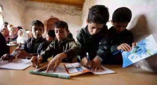 تعرف على أخرها .. الحوثيون ينوعون انتهاكاتهم بحق التعليم