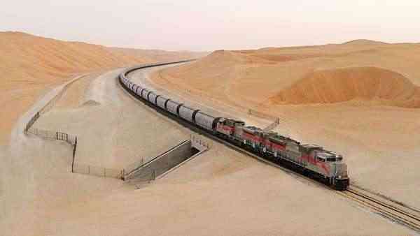 عمان والإمارات توقعان اتفاقية لاستثمار 3 مليارات دولار في شبكة سكك حديدية