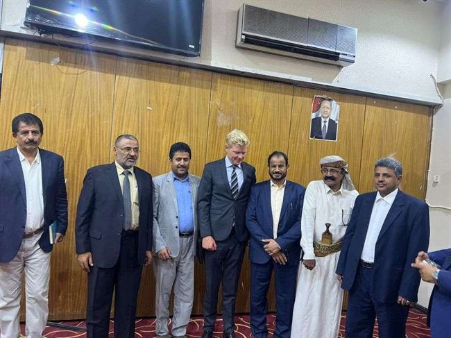 المبعوث الأممي يعقد مشاورات إيقاف الحرب في مأرب