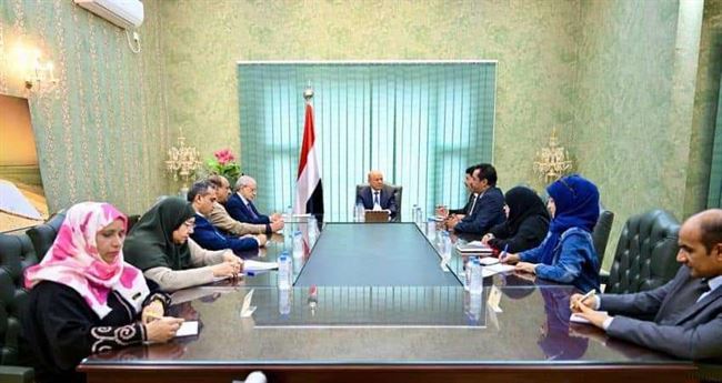 تقرير التحقيق بانتهاكات حقوق الانسان يصل إلى يد العليمي بالمناطق المحررة