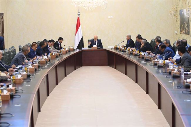 العليمي يعقد اجتماعا باللجنة الأمنية والعسكرية بحضور هيثم قاسم