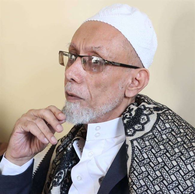 أغنية عاطفية تثير جنون رجل ديني متطرف في تعز .. استمع للأغنية