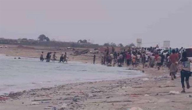 ساحل المخا يبتلع فتاة ووالدتها تنجو من موت محقق