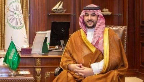 وزير الدفاع السعودي يعلن عدم توجه المملكة بشأن أزمة اليمن