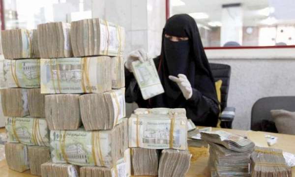 الحكومة تؤكد حرصها على صرف مرتبات مناطق الحوثي مع تحقيق هذه الشروط