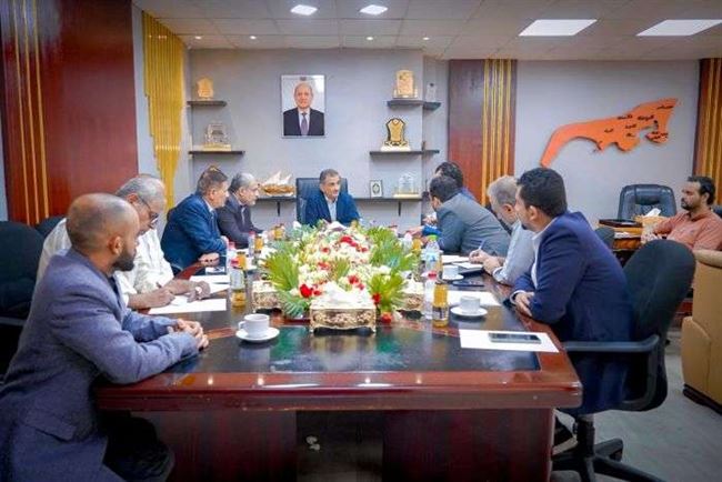 الدولة تبحث مع اليونيسكو إعادة تأهيل 100 مبنى أثري في عدن
