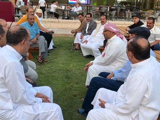 حثهم على هذا الأمر.. صالح يلتقي سلطان البركاني مع أعضاء مجلس النواب في الامارات