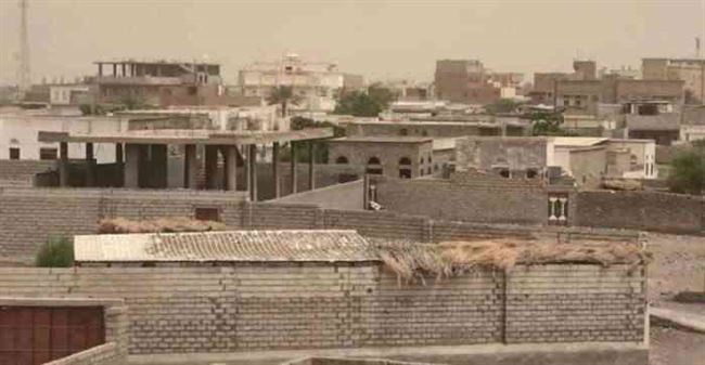 قصف حوثي عنيف يستهدف المناطق السكنية في التحيتا