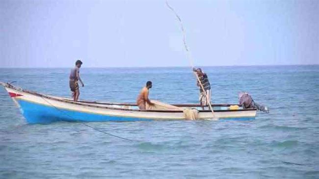 خفر السواحل العمانية تنقذ 4 صياديين يمنيين جرفهم التيار