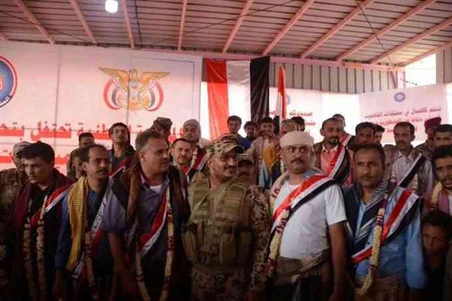 طارق صالح يحتفل بالأسرى المفرج عنهم من معتقلات الحوثي