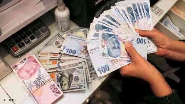 الليرة التركية تهبط لمستوى قياسي منخفض مقابل الدولار