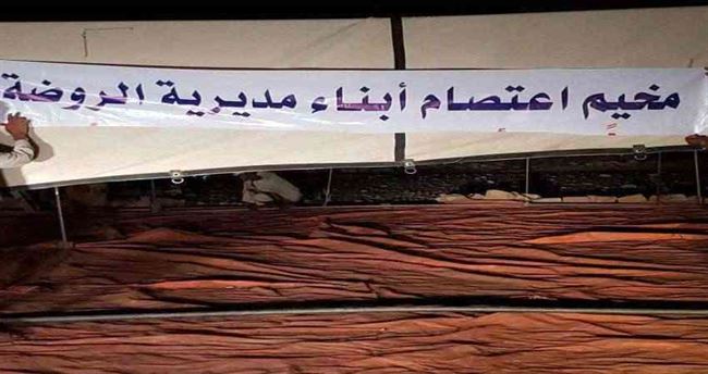 رفضو التحرك لتحرير بيحان من الحوثي .. الإخوان يستعرضون قوتهم ضد مخيم سلمي لأهالي الروضة في شبوة