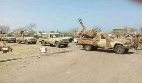 فيما خطر الحوثي يقترب .. الإخوان يستقدمون تعزيزات من مأرب لمهاجمة معسكر العلم بشبوة