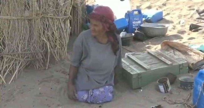 بالفيديو .. قذيفة حوثية تحول امرأة طاعنة بالسن إلى معاقة في الحديدة