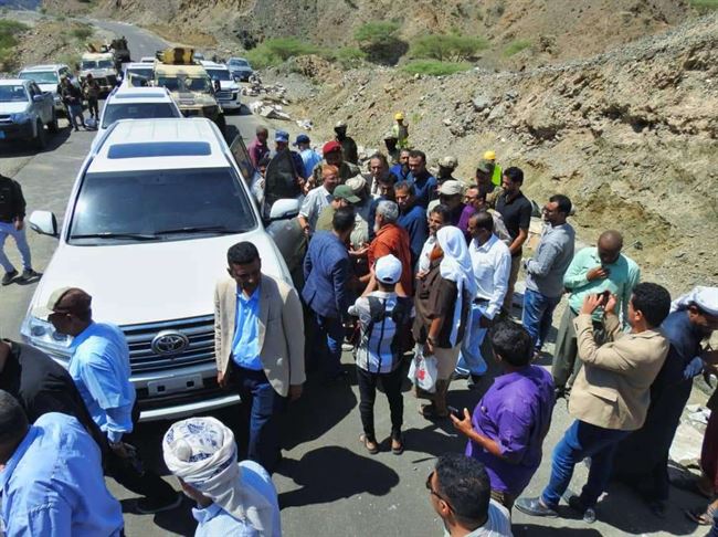 وزير الأشغال العامة يتفقد العمل في مشاريع الطرقات في أبين بتكليف من المحرمي