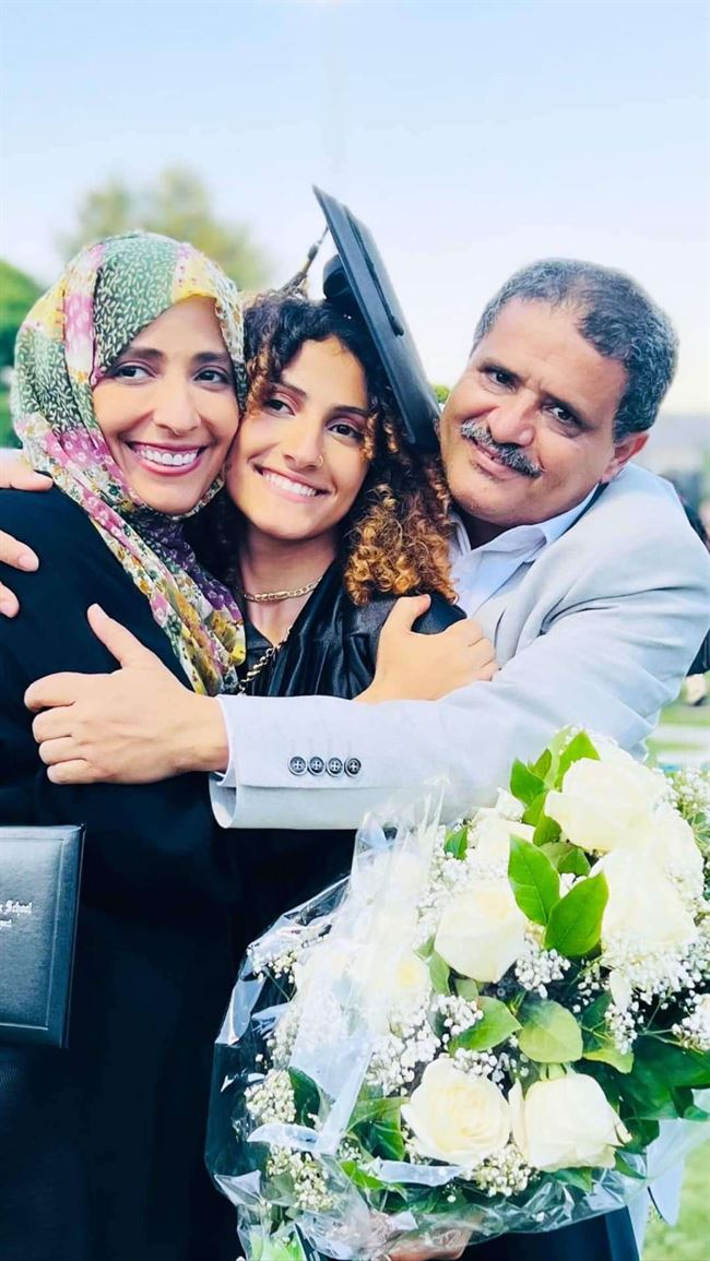 ناشط مشهور يكشف فضيحة مدوية بعد دخوله على توكل كرمان الليلة