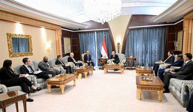 الرئاسي يستقبل المبعوث الأميركي ويتطرق للإصلاحات الحكومية
