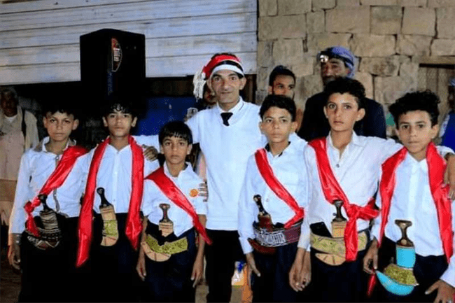 عيب أسود كبير.. الحوثيون يعتدون بوحشية على نساء قيادي مؤتمري بارز في إب بعد اقتحام المنزل