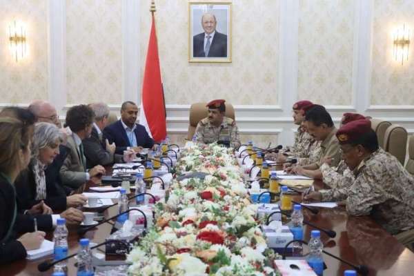 وزير الدفاع اليمني ينتقد تساهل المجتمع الدولي بشأن تجنيد الأطفال من قبل الحوثي