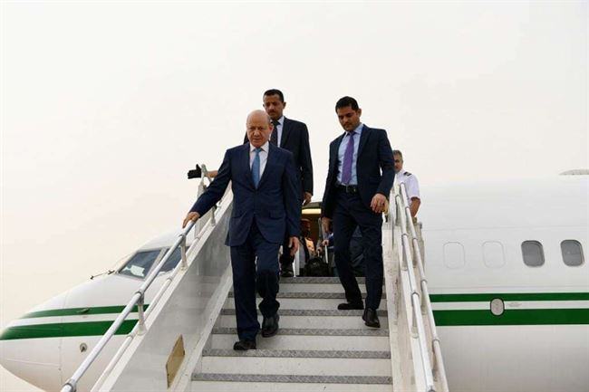 بعد مواجهة الاعصار.. العليمي يعود إلى عدن وسط إنهيار كارثي للريال اليمني