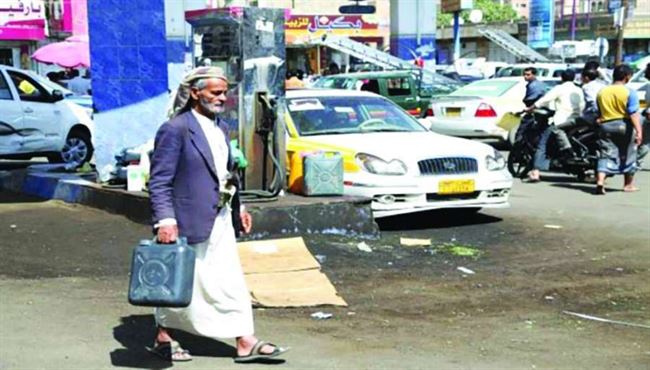بيان رسمي يتهم الحوثيين بنهب مشتقات صنعاء والمتاجرة في السوق السوداء