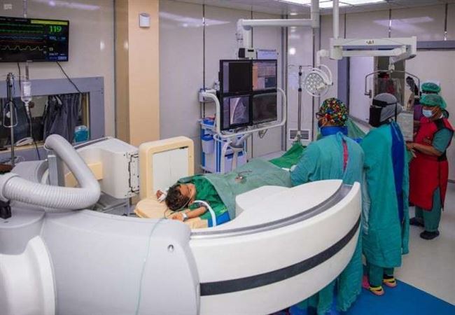 حملة طبية تنجح بإجراء 71 جراحة قلب للأطفال بالمكلا