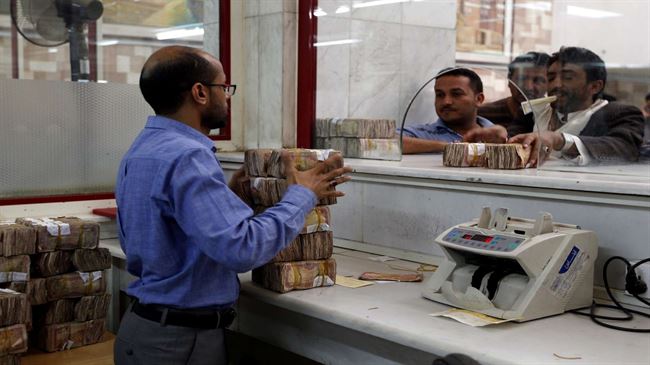 شاهد اسعار الصرف.. الريال اليمني يكسر حاجز 880 امام الدولار