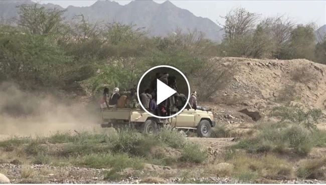 بالفيديو .. القوات المشتركة تتوغل 10 كيلو في طريق العدين - إب وتغنم أسلحة ثقيلة مع هروب الحوثيين