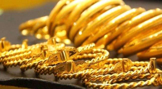 سائق يمني يعثر على أموال ومجوهرات ثمينة .. وهذا ما فعل بها؟