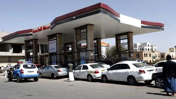 رغم فتح ميناء الحديدة.. الحوثي يفرض جرعة سعرية جديدة في أسعار الوقود