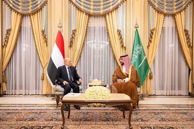 صحفي كبير يكشف عن شرط السعودية لصرف مرتبات الشمال ودعم العملة وهدفها من كل ذلك