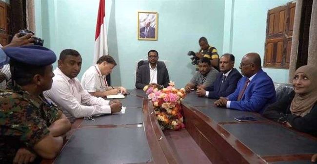 ممثل الأمم المتحدة يواصل جولته في مناطق الحديدة المحررة