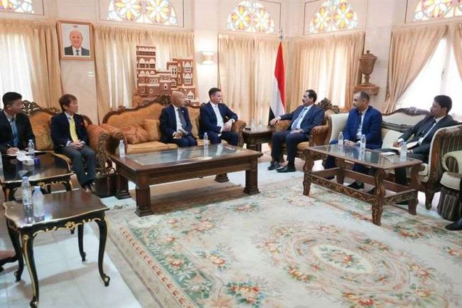 وزير الداخلية يلتقي القائم بأعمال السفير الياباني وعدد من الملحقين الامنيين