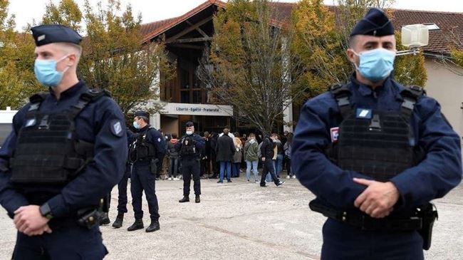 الشرطة الفرنسية تباشر حملة تفتيش في المراكز الدينية